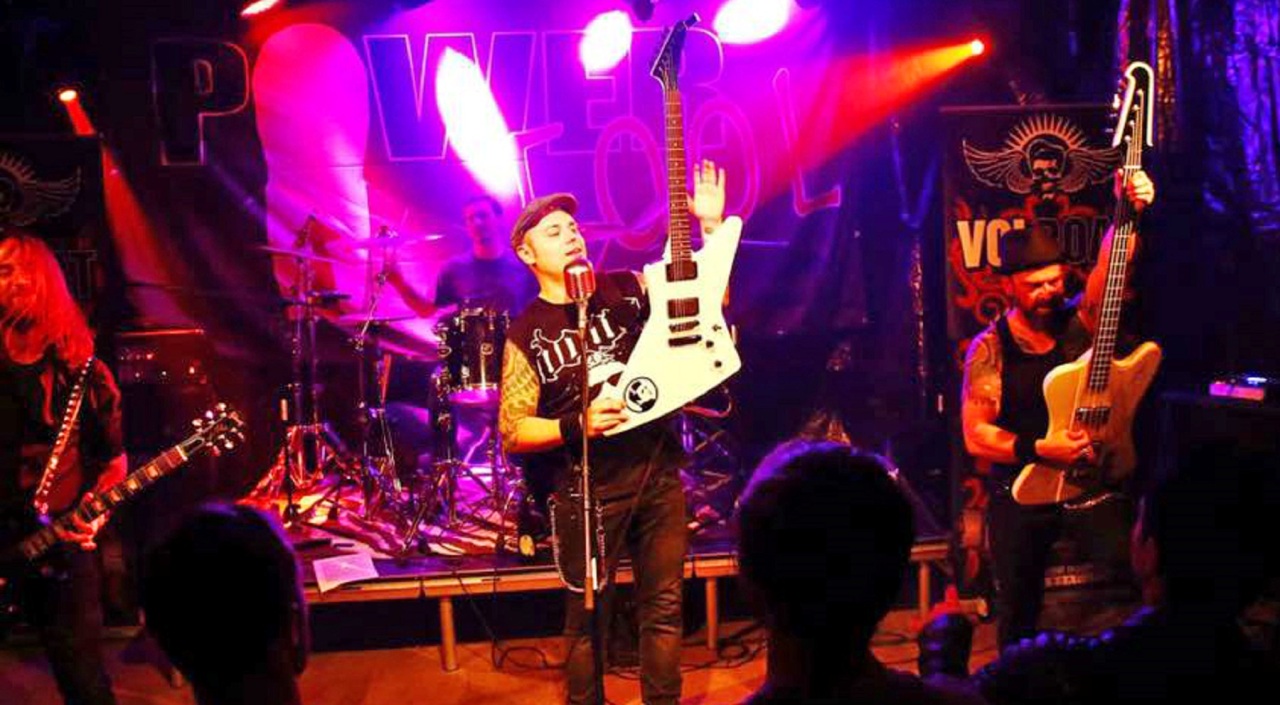 „Volboat“ – volles Rohr im vollbesetzten „Salute“