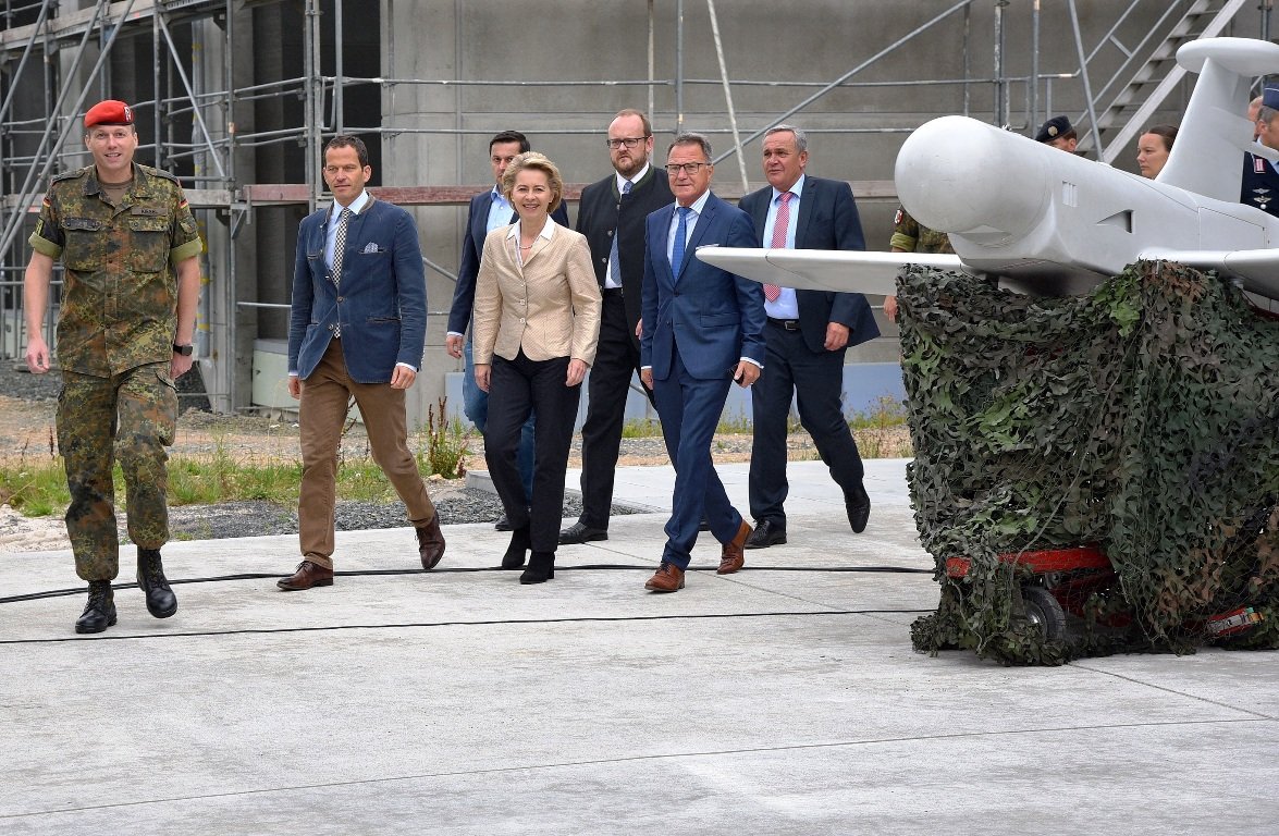 Ursula von der Leyen besucht Kaserne in Weiden: Dank an die Bevölkerung