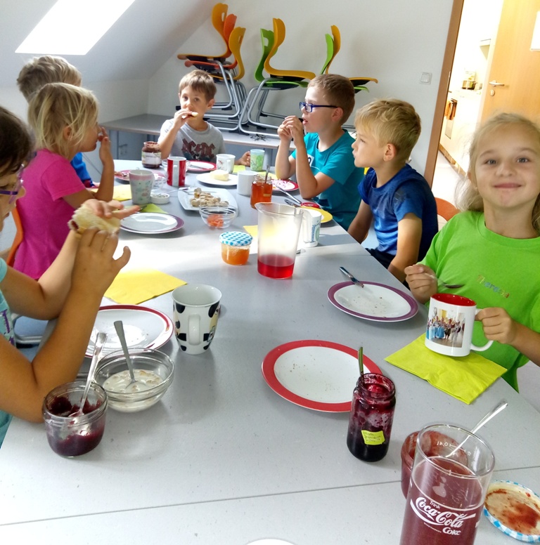 Vorschulkinder über Nacht im Kindergarten