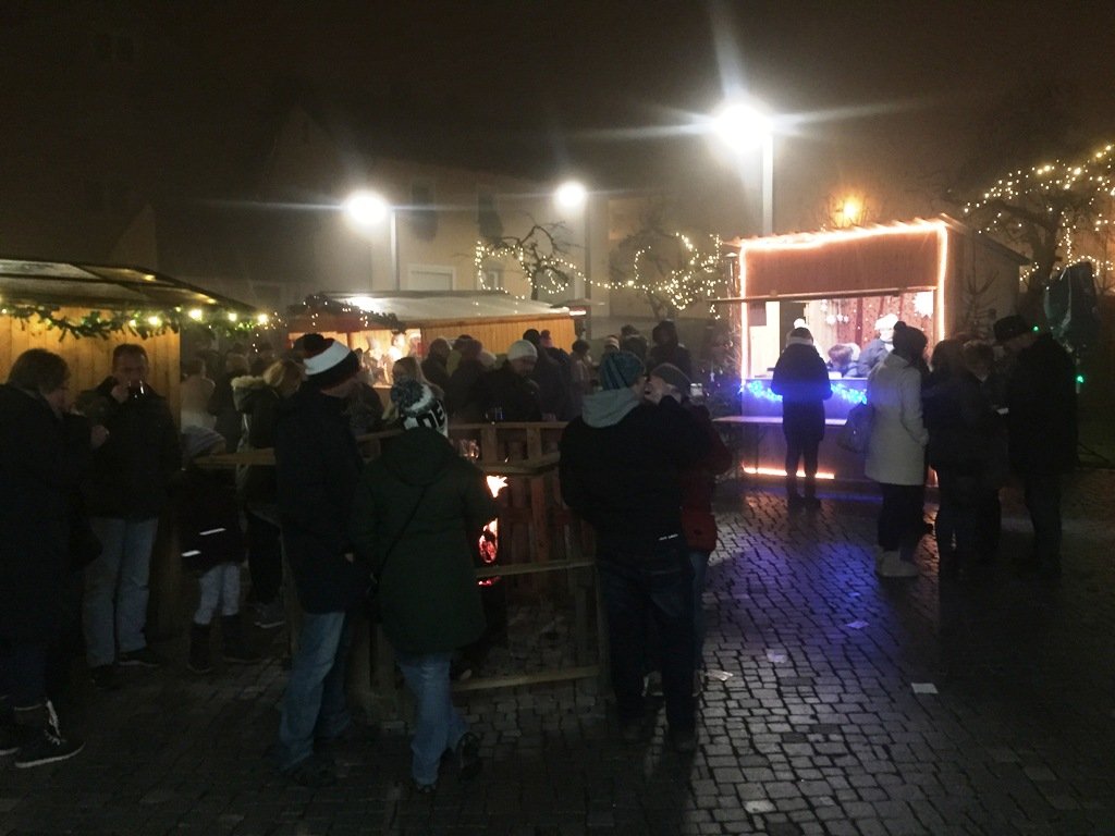 1. Vulkanweihnacht lockt trotz Regen zahlreiche Besucher