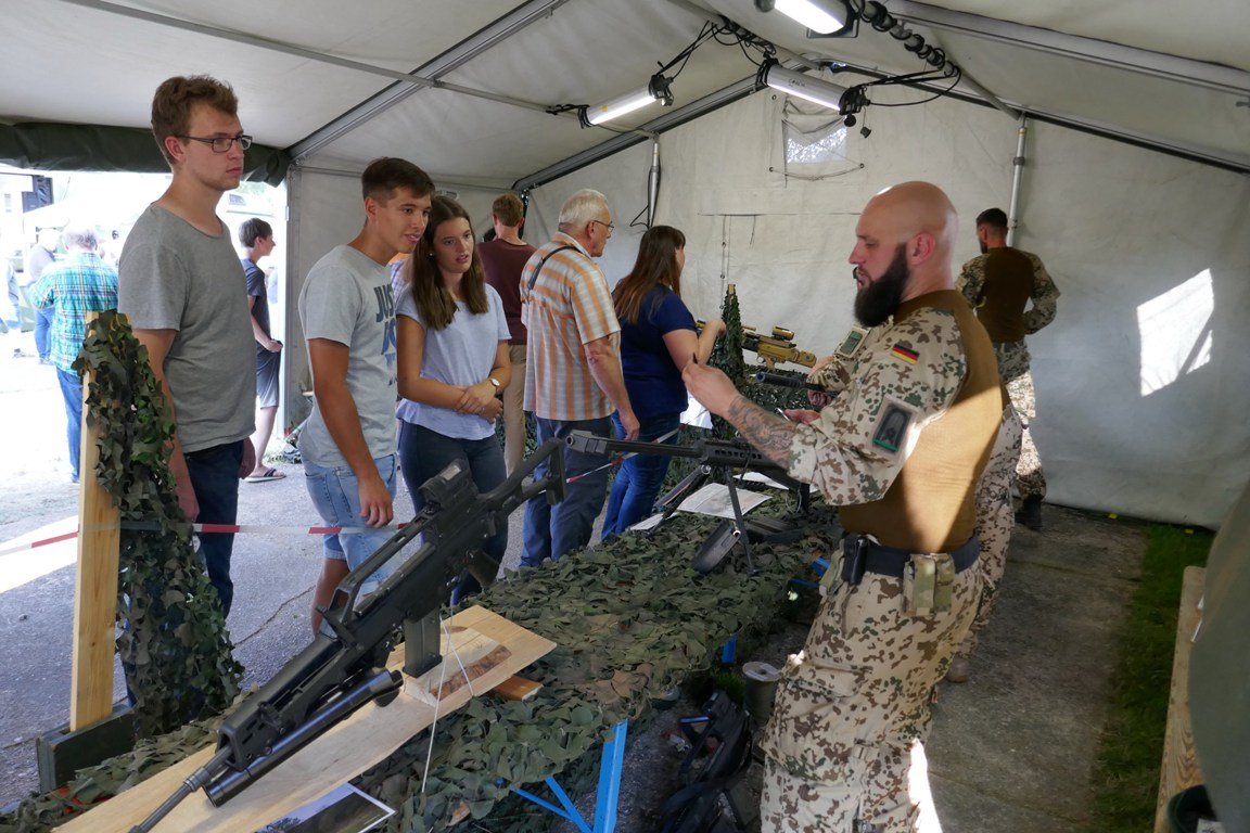 Waffen und Militärgerät faszinieren