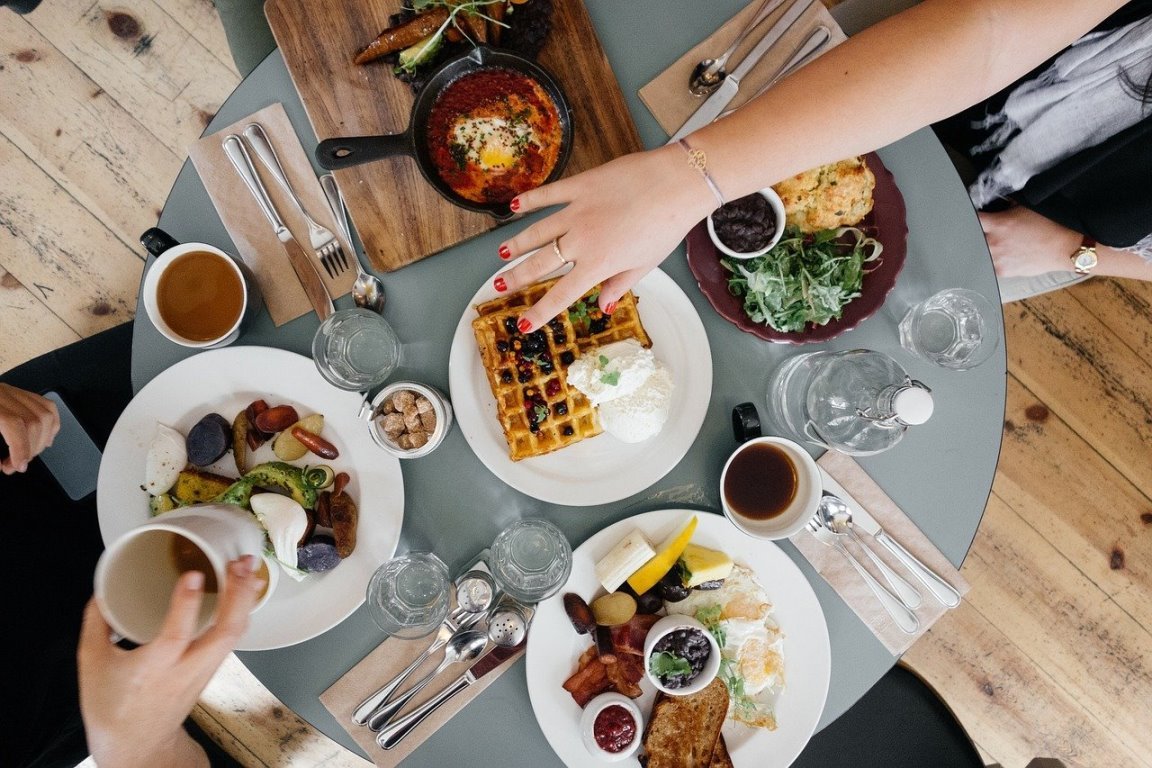 Erst brunchen, dann stöbern: Bücherflohmarkt in Amberg
