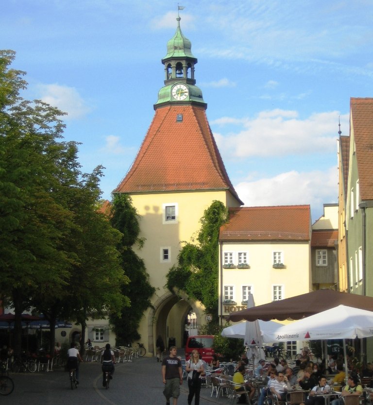 Lounge-Tisch durch die Altstadt geschleppt?