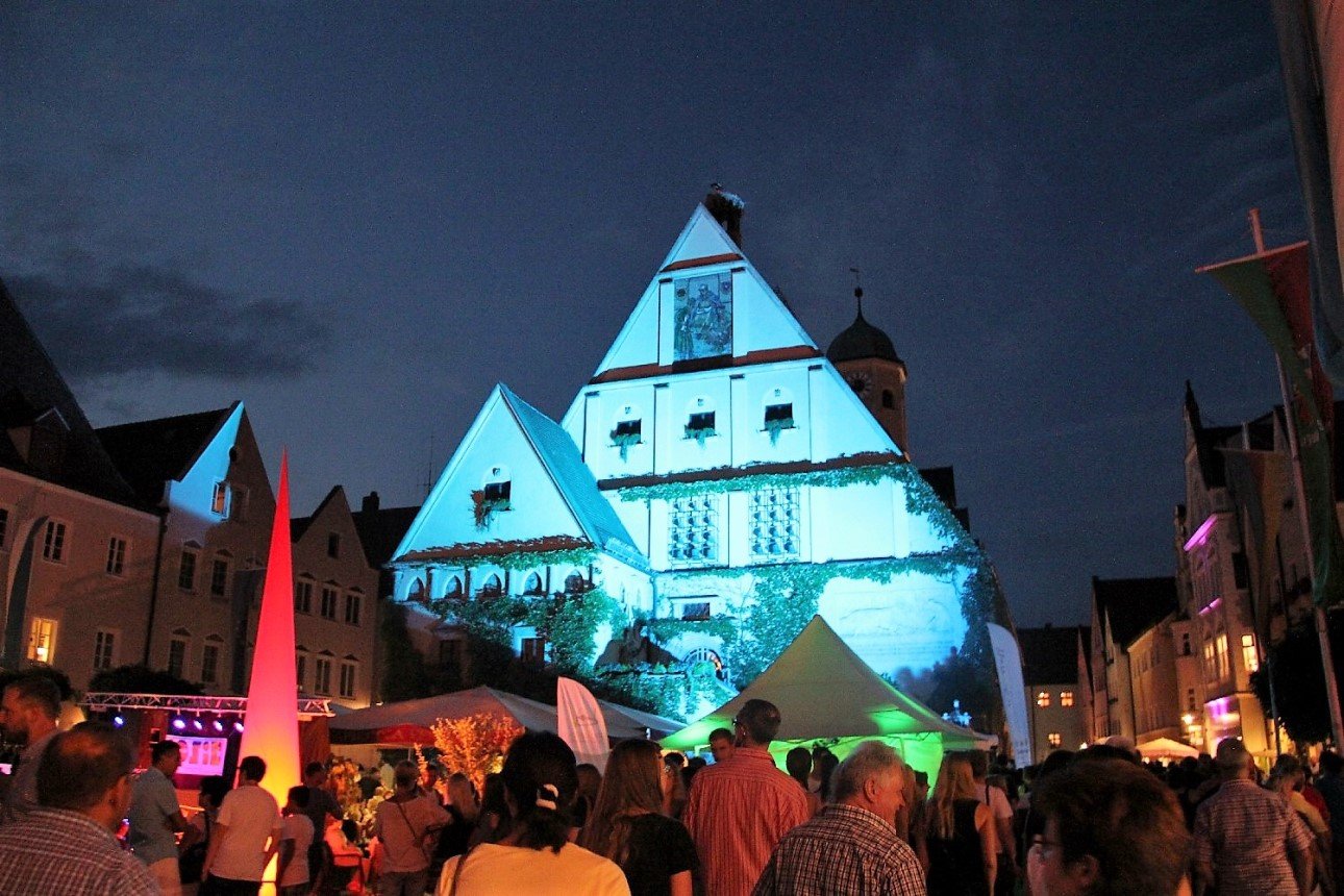 „Weiden träumt“ von lauer Sommernacht