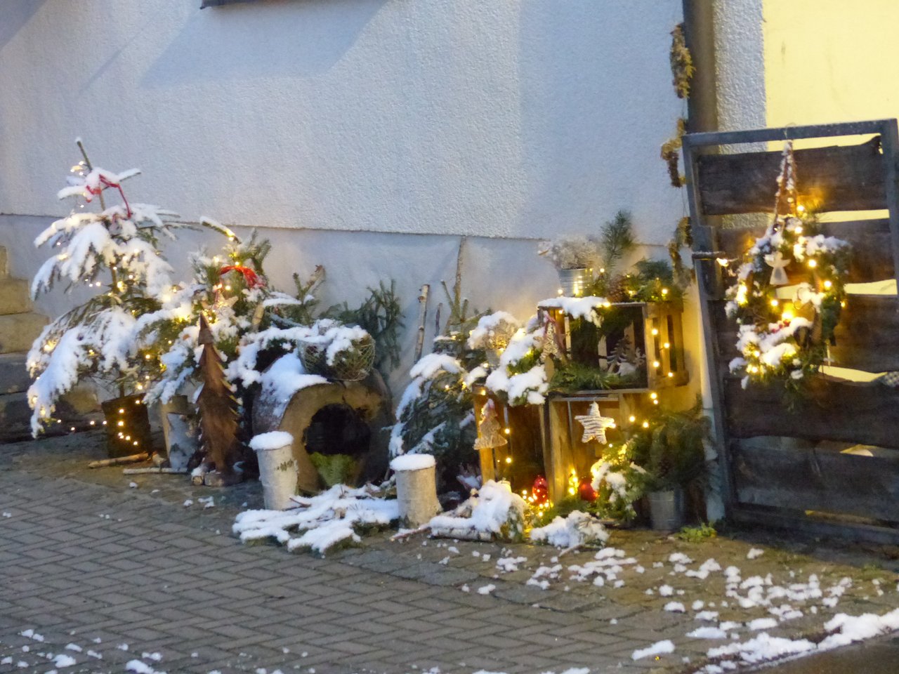 Weihnachtsdeko am Hauseingang