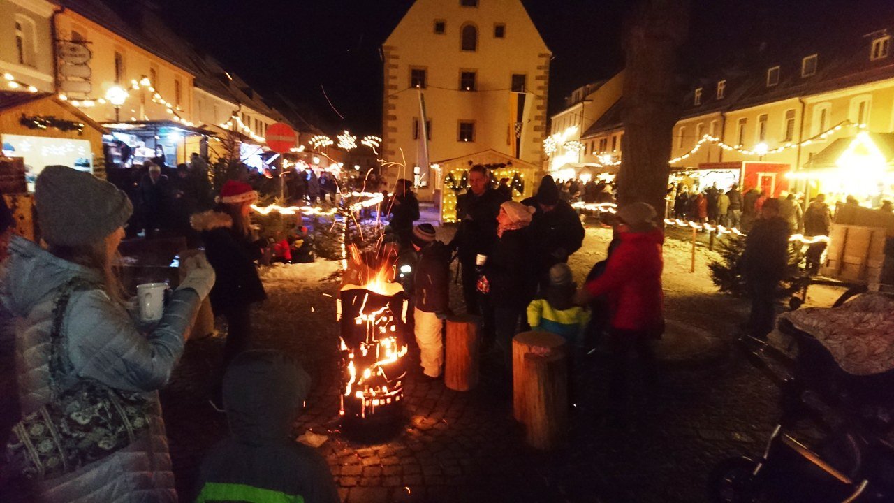 Glühwein, Gesangseinlagen, Winterzauber