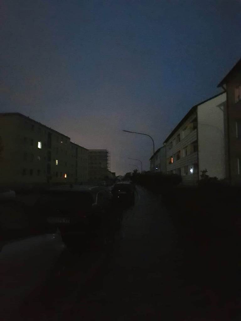 Brandanschlag: In mehreren Häusern gehen die Lichter aus