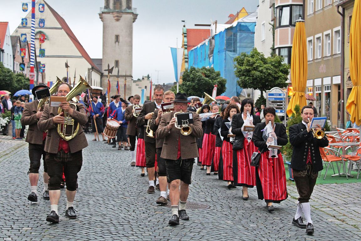 Donnerwetter beim Wiesenfest in Kemnath