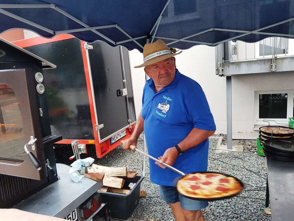 Italien-Feeling in Neudorf: Pizza, Wein, Tiramisu