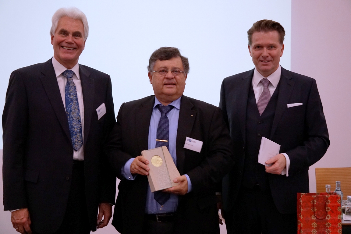 IHK-Vollversammlung ehrt Gerhard Ludwig