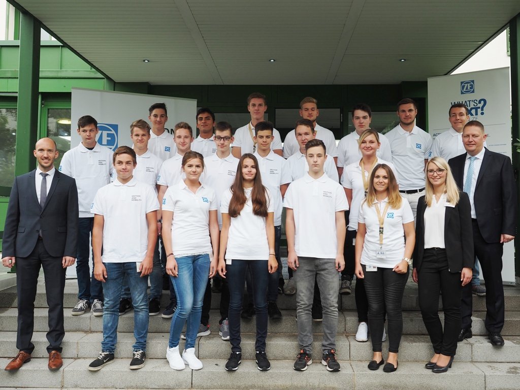 ZF begrüßt neue Auszubildende und duale Studenten