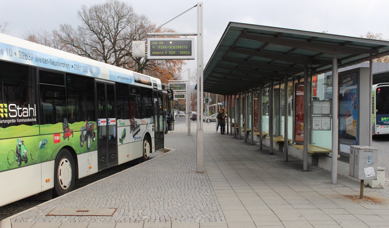 Nach „Konfusionen“ bei Schulbussen: Stadt Weiden sagt Nachbesserungen zu