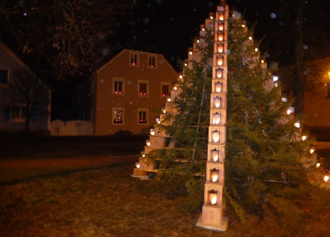 Ziegelpyramide ist DER Blickfang in Kaltenbrunn