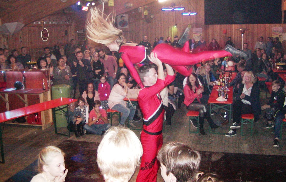 Akrobatische Meisterleistungen bei Wurzer Zwicklparty