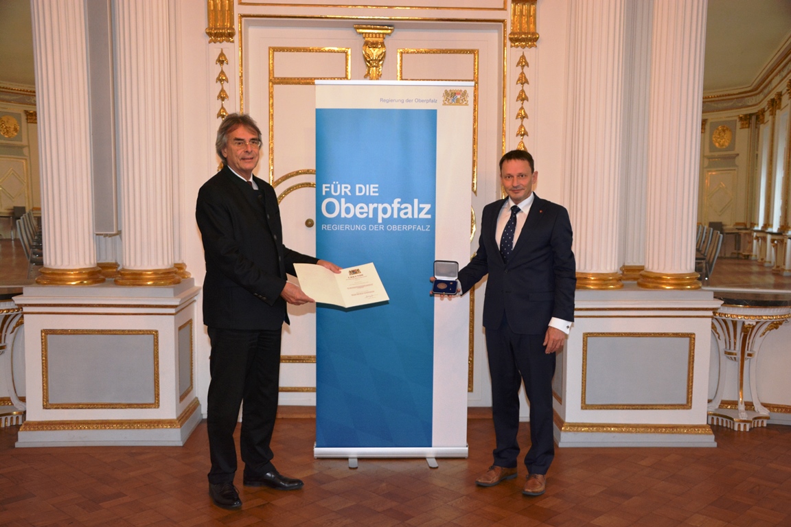 OB Jens Meyer erhält Verdienstmedaille