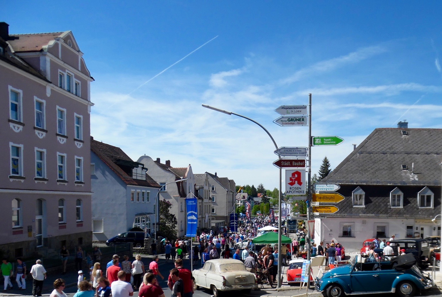 Menschenmassen bei Bauernmarkt