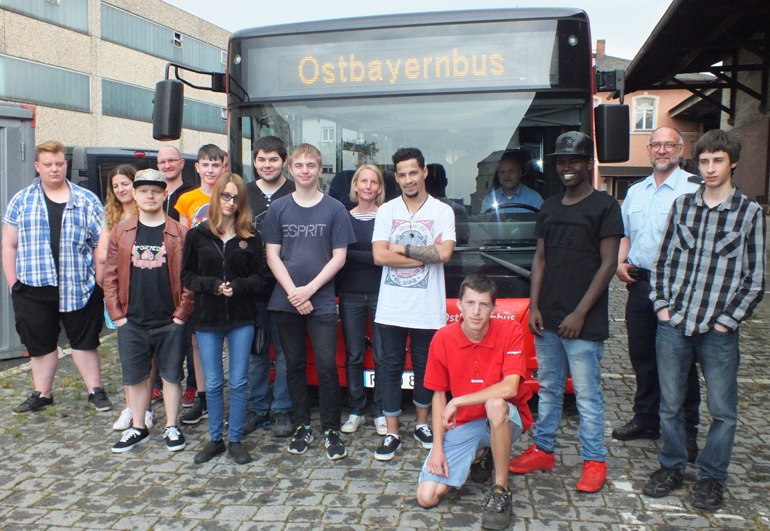 Mann zusammengebrochen: 13 Schüler zeigen Zivilcourage