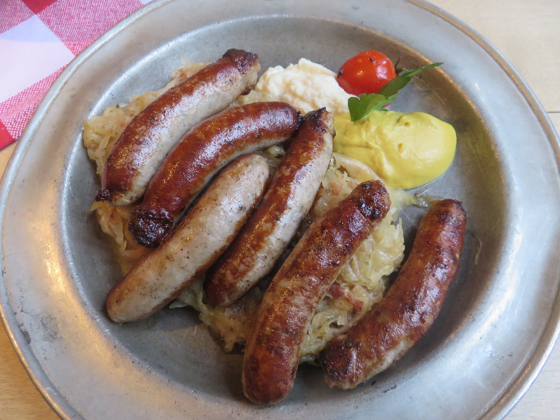 Das Weihnachtsfest bei Neugirg, Pfarrer Schmid und der Tafel