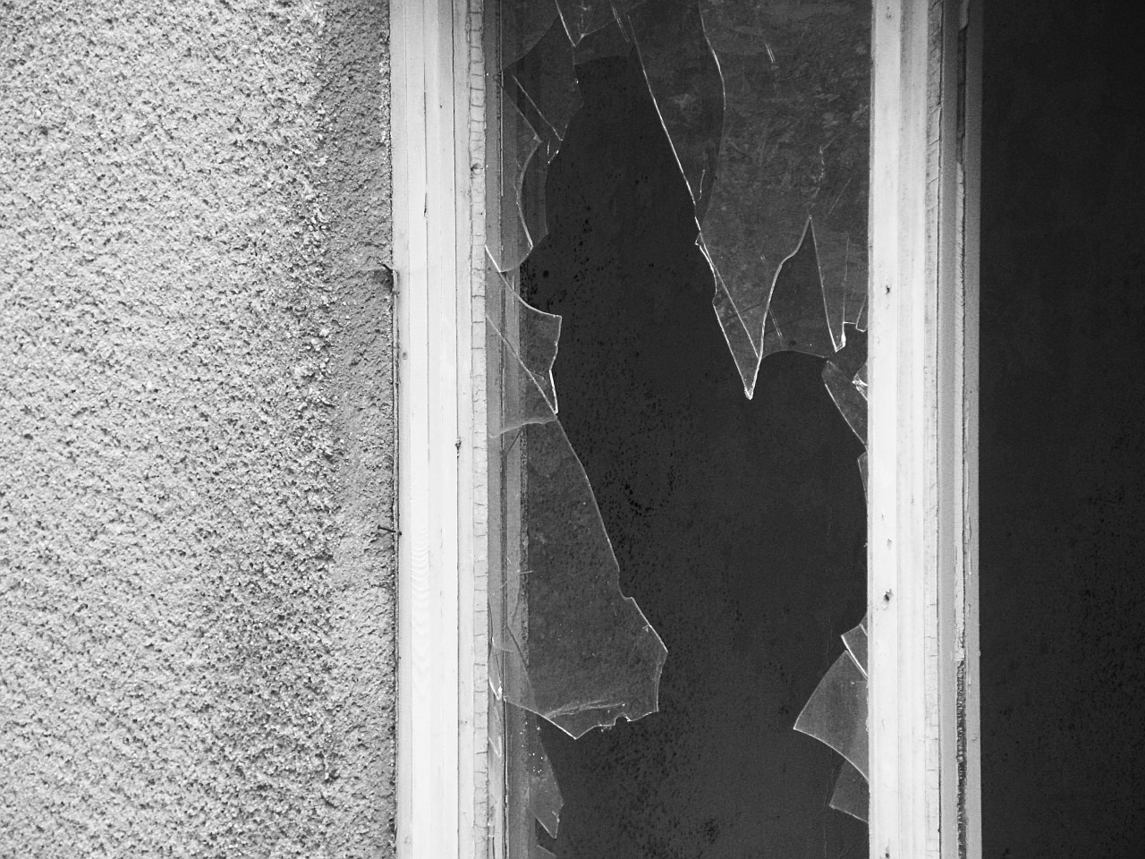 Fenster eingeschlagen: In Mittelschule eingestiegen