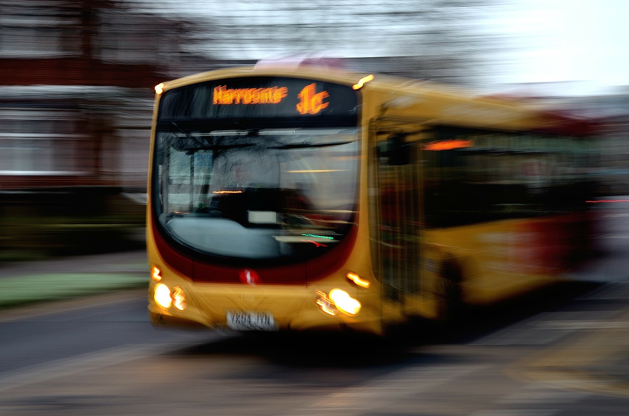 Radfahrerin sorgt für Bus-Vollbremsung: Frau verletzt