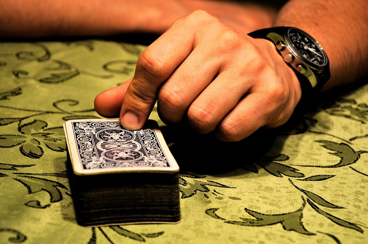 Bissiges Kartenspiel: Gewinner erhält Anzeige