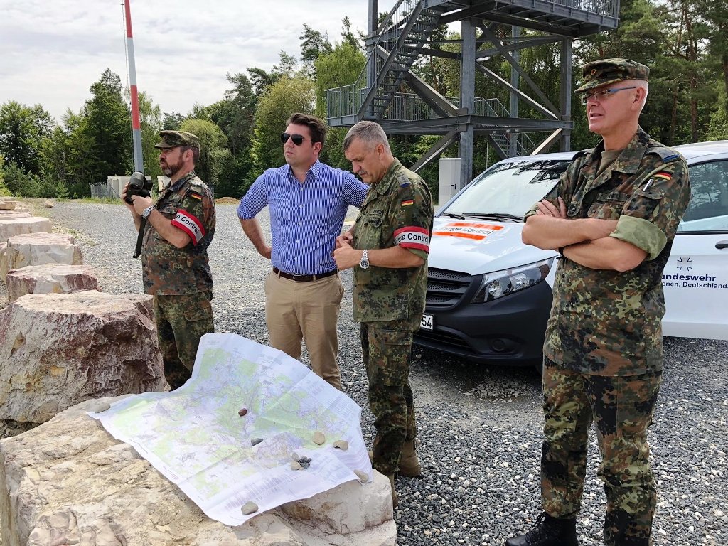 Von Grafenwöhr beeindruckt: Bundeswehrexperte zu Gast