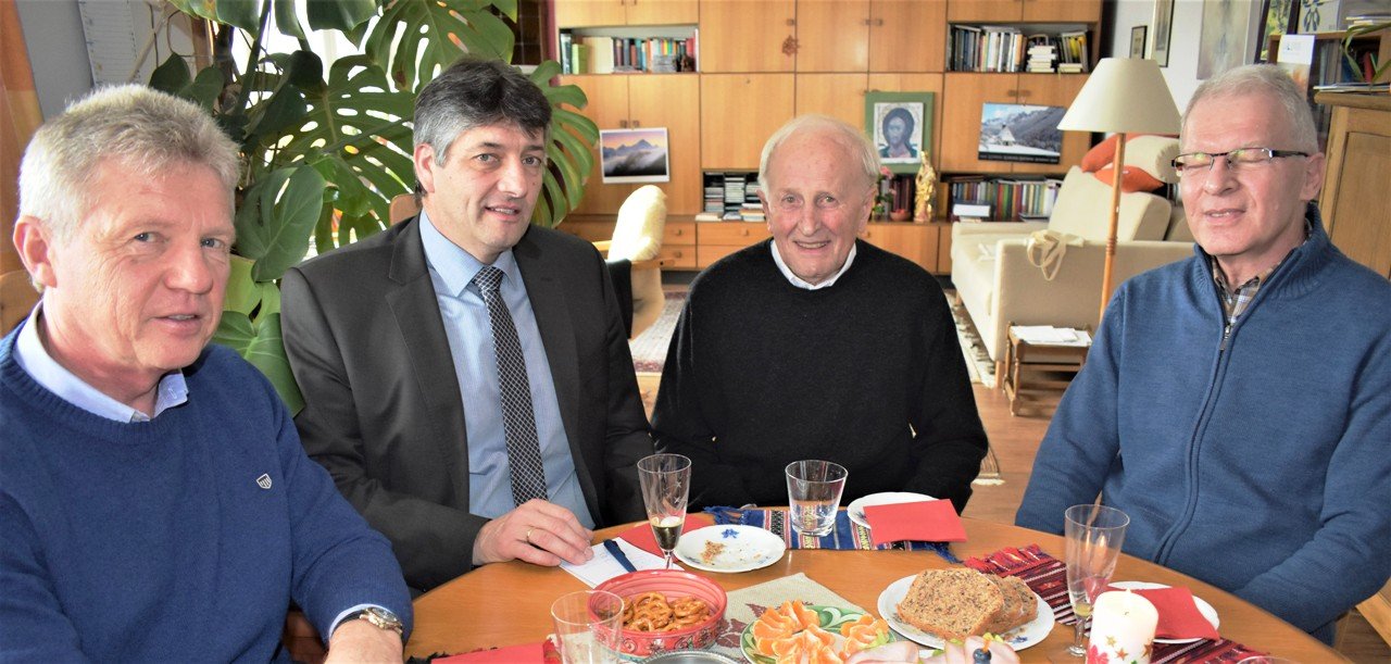 Kraftquelle bei der Ikone: Pfarrer Hans Bayer feiert 85. Geburtstag