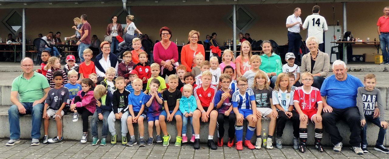 Bratwürste für die Nachwuchs-Kicker