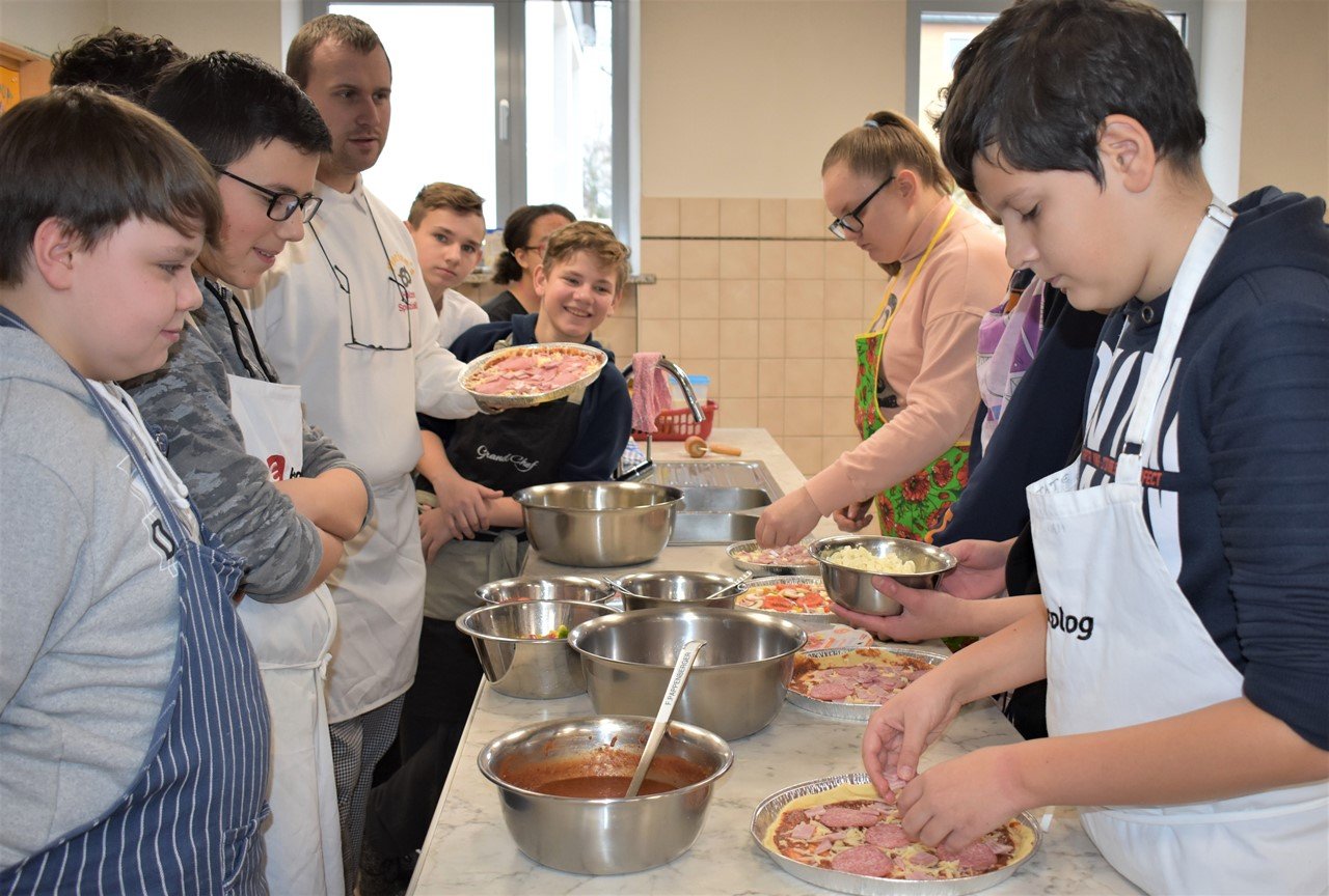 Mittelschule Grafenwöhr: Pizza, Marke: Eigenbau
