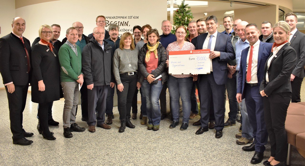 Sparkasse überrascht Vereine mit Spenden