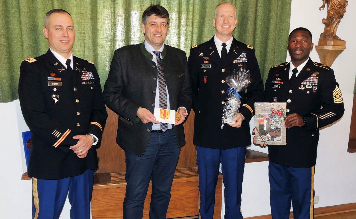 Artillerie-Partner im Rathaus