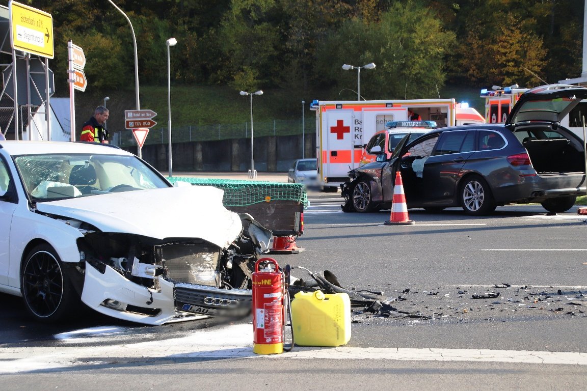 Frontalcrash samt Anhänger: 25.000 Euro Schaden