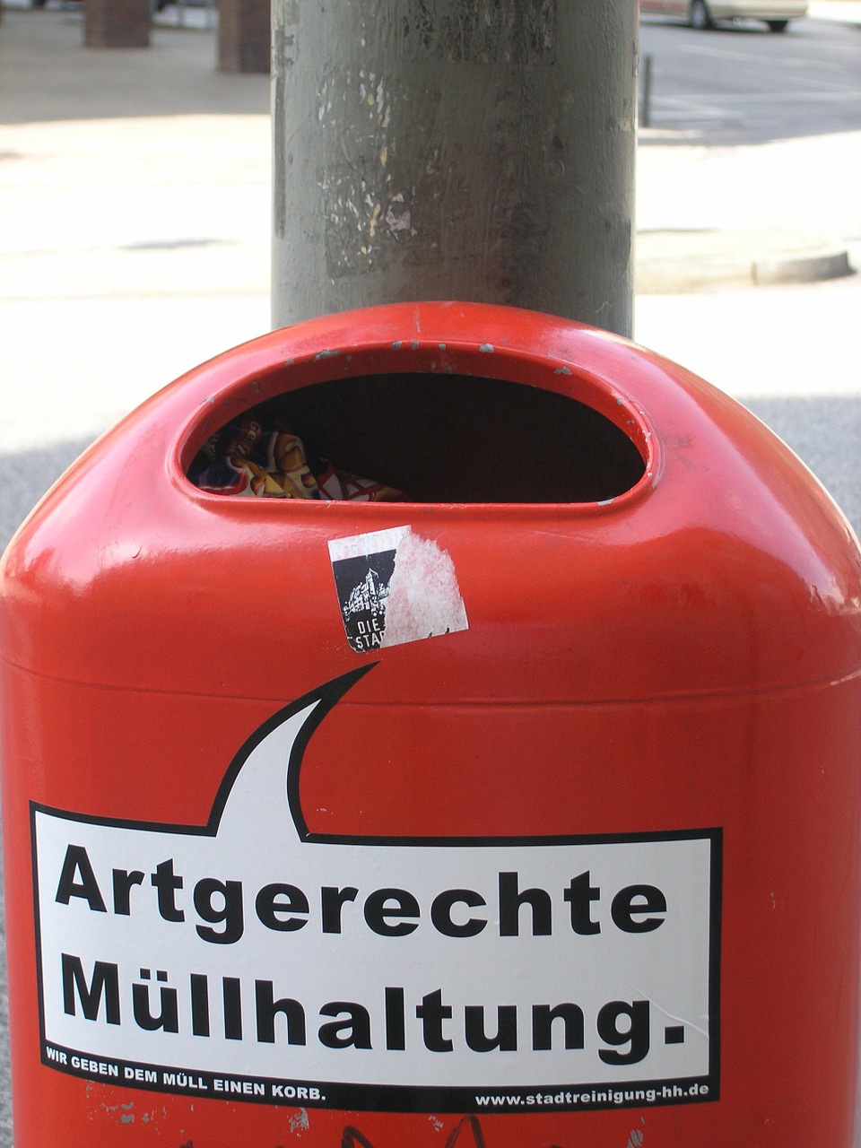 Abfalleimer in Brand gesetzt