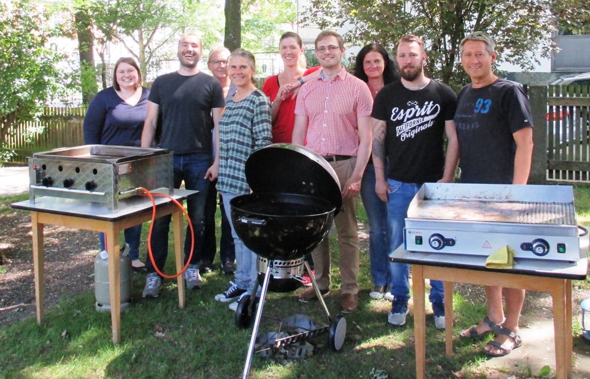 Grillen statt Chillen 2.0: Bewährungshilfe und Probanden lassen es sich schmecken