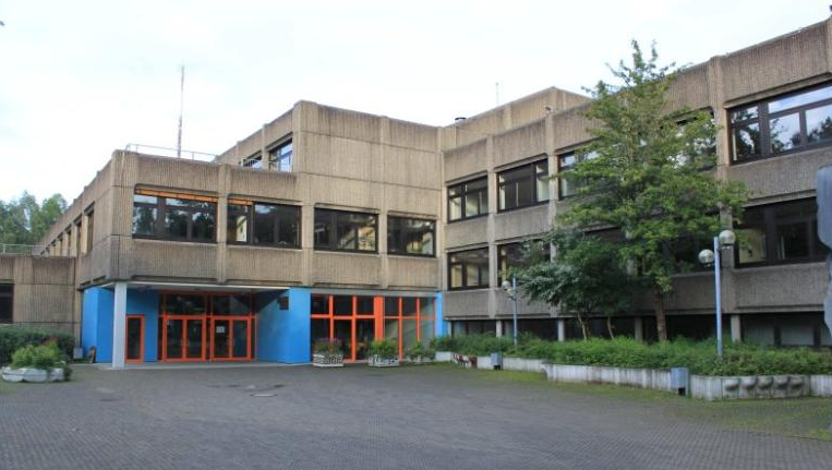 Baucontainer am Gymnasium aufgebrochen
