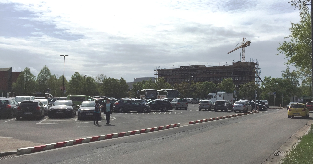Polizei greift durch: Lärmbelästigung am Hertie-Parkplatz