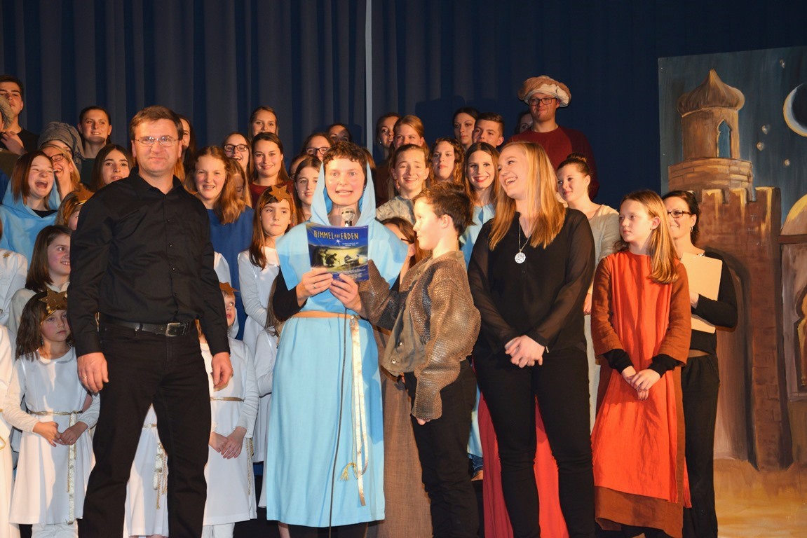 Erfolgreiche Premiere des Weihnachtsmusicals „Himmel auf Erden“
