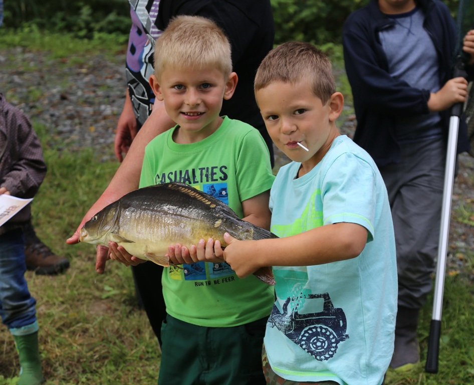 Abfischen für Kinder am Gowerlhof in Rothenbürg