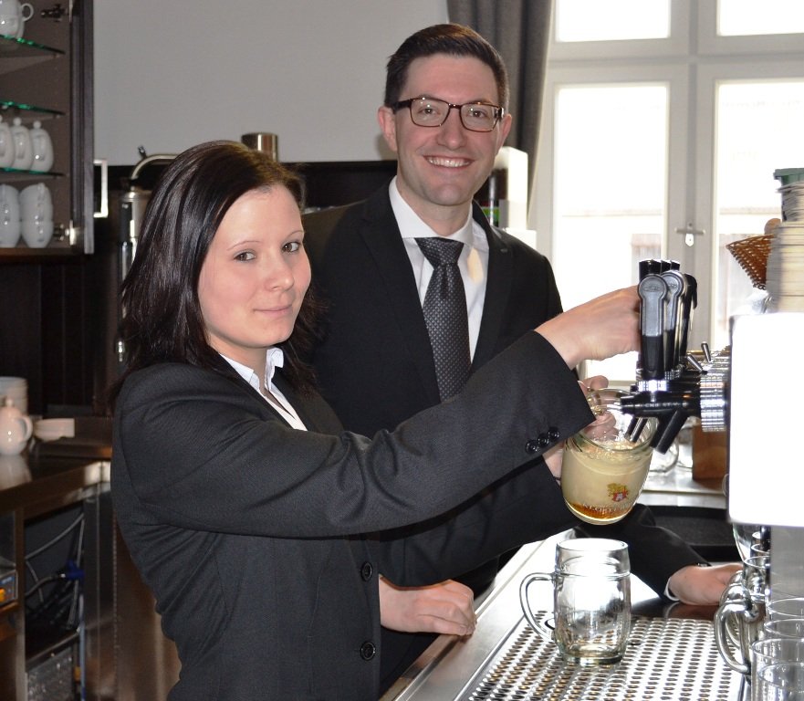 Ruf zu höheren Weihen: Peter Nasser übergibt Klostergasthof Speinshart an Monika Kaufmann