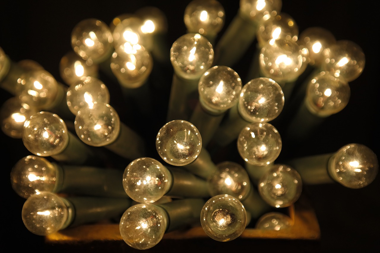 Unbekannter zerstört städtische Lichterkette