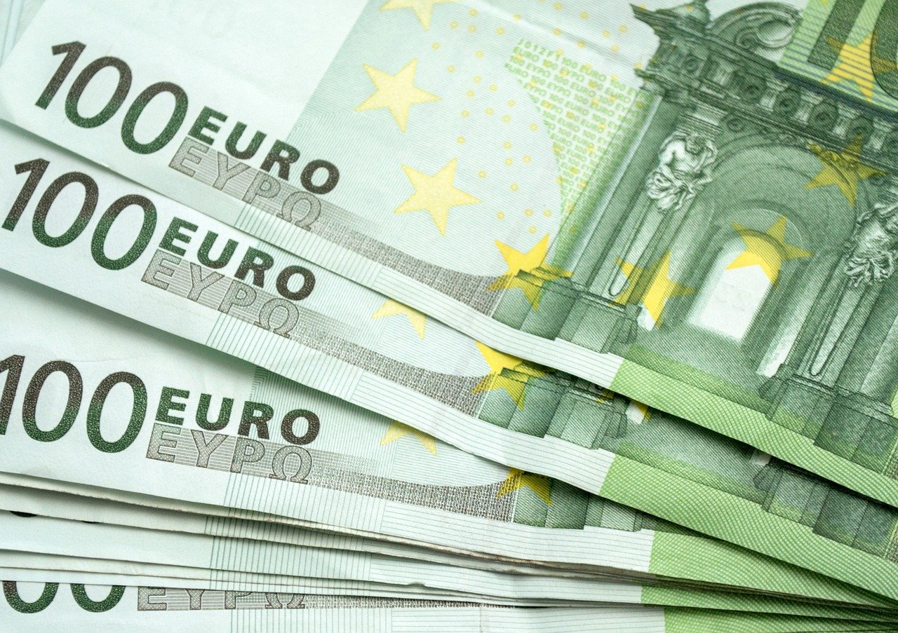 Mit falschem 100-Euro-Schein bezahlt
