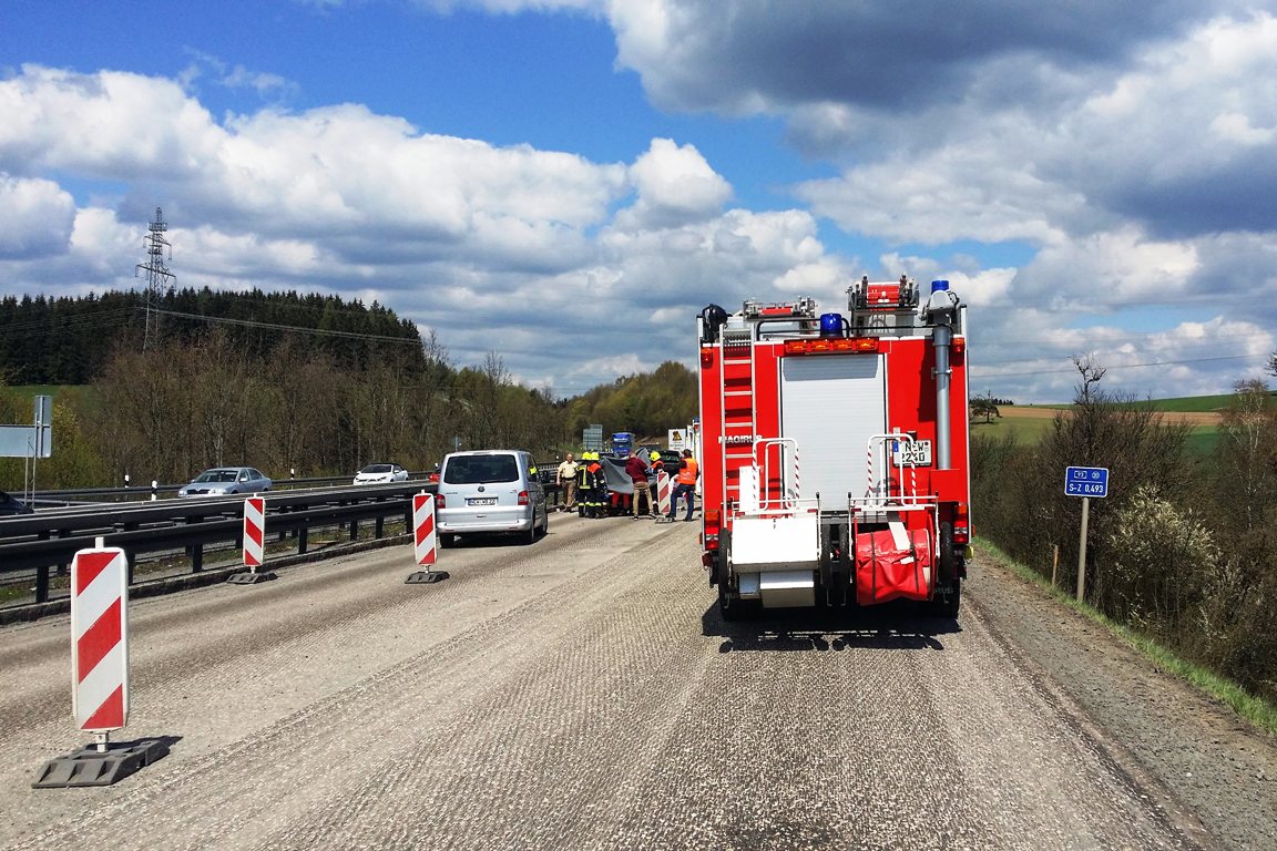 Bauarbeiter von LKW erfasst [Update]