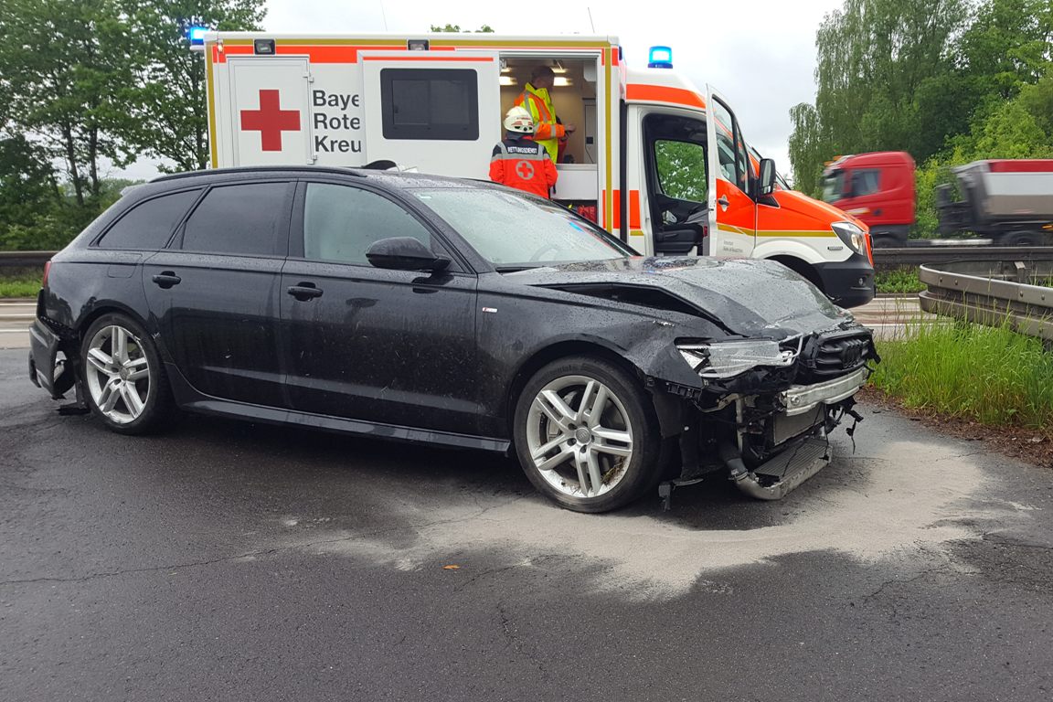 [Update] A93 nach Unfall gesperrt