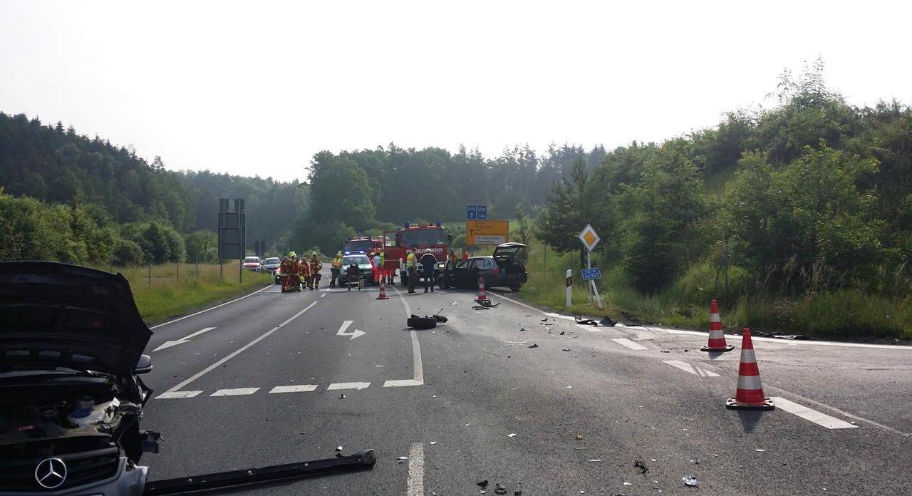 [Update] In Gegenverkehr gekracht