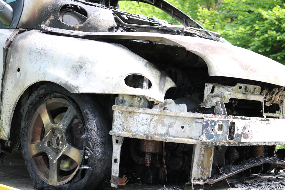 Auto komplett ausgebrannt
