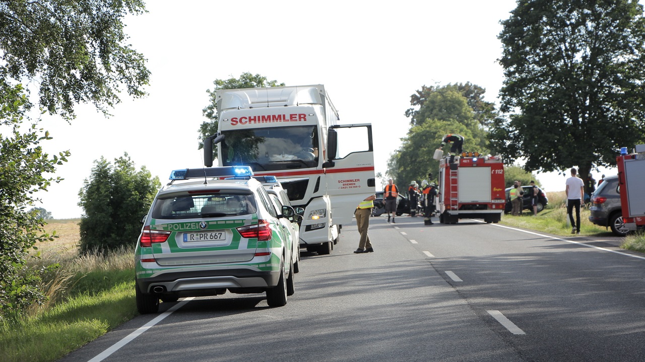 [Update] Vier Verletzte bei Frontalzusammenstoß