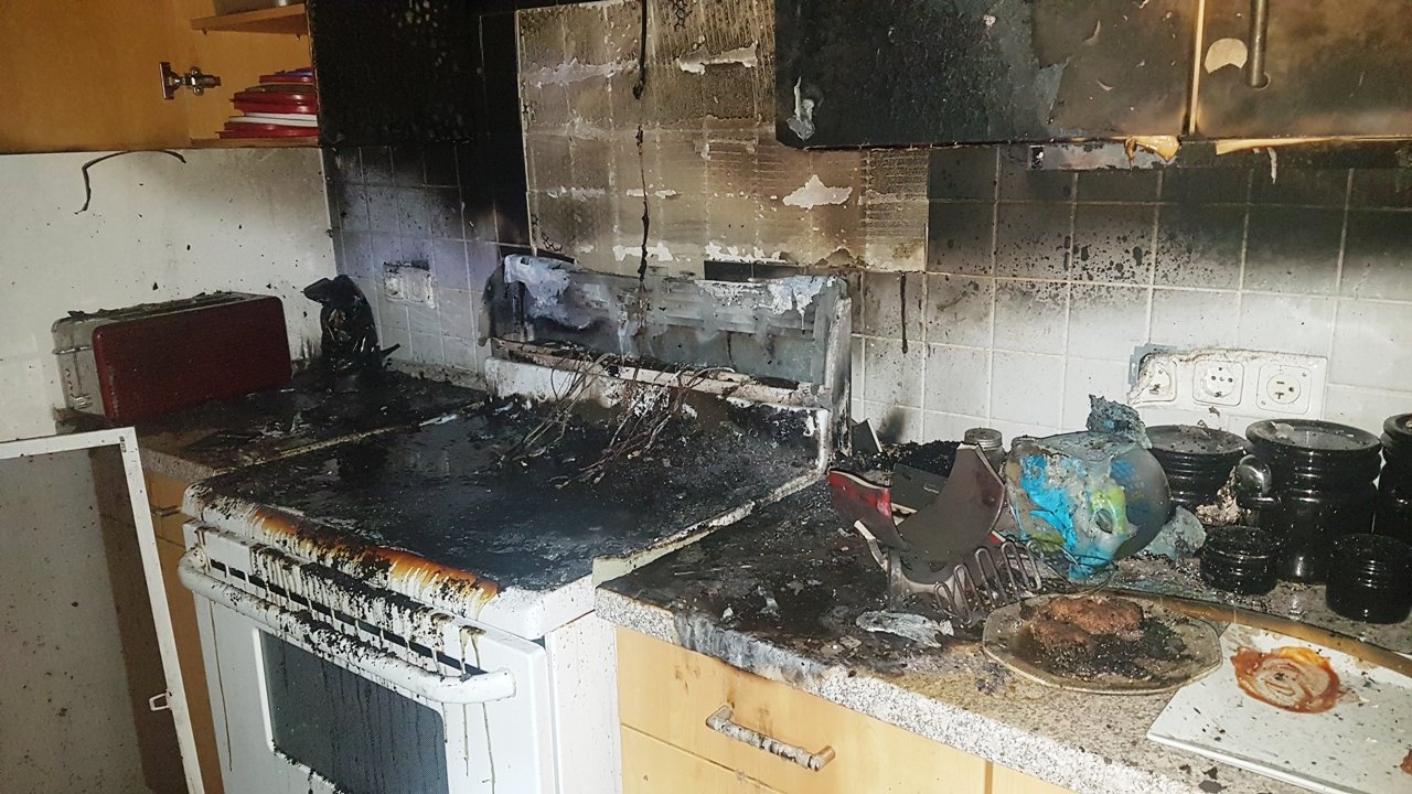 Küchenbrand: Feuerwehr verhindert Schlimmeres