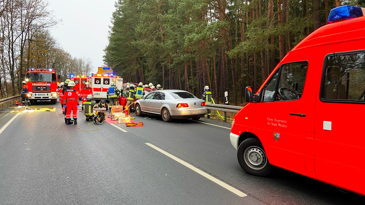[Update] Schwerverletzte nach Frontalzusammenstoß auf B470