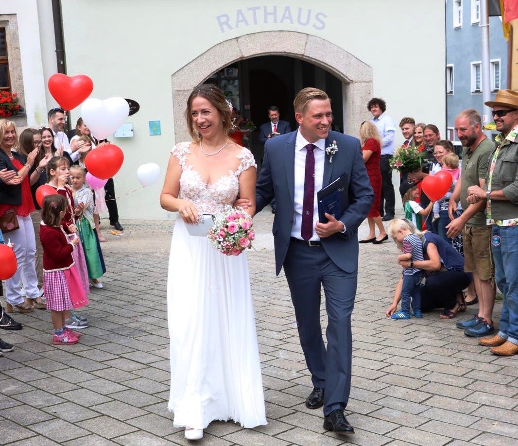 Hochzeits-Livestream auf dem Rathausplatz: Lucia und Tobias sagen Ja!