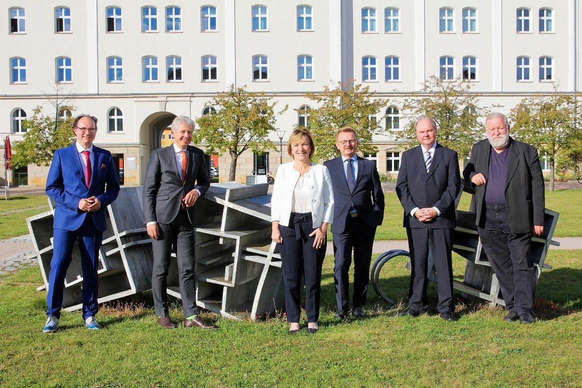 Das neue Team der OTH Amberg-Weiden steht